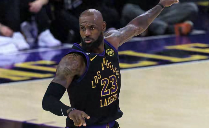 星空体育-布朗尼爆发！湖人131-107胜爵士，詹姆斯18+4+6+3，八村塁22+10+1